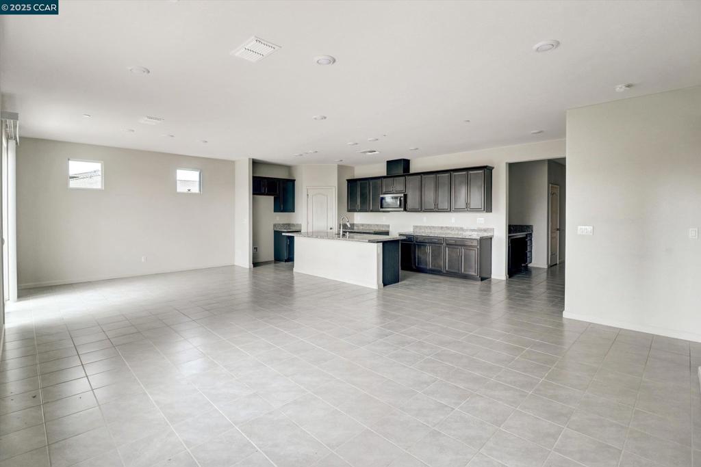 557 Oakham Dr