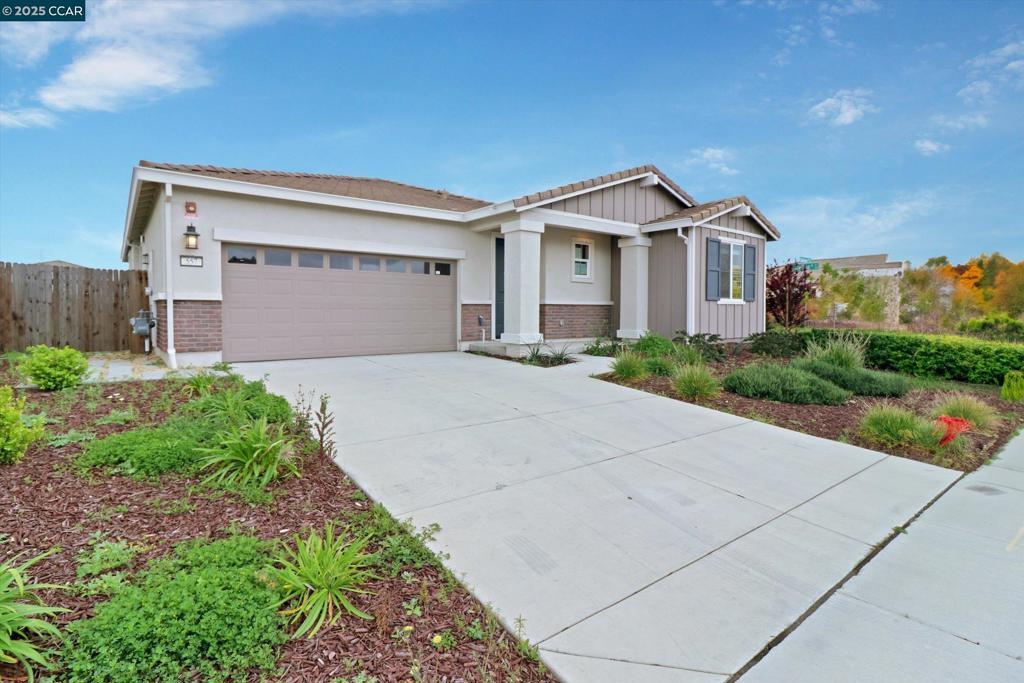 557 Oakham Dr