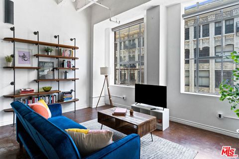 Photo of 312 W 5th Street #719, Los Angeles, CA 90013 (MLS # 26652565)