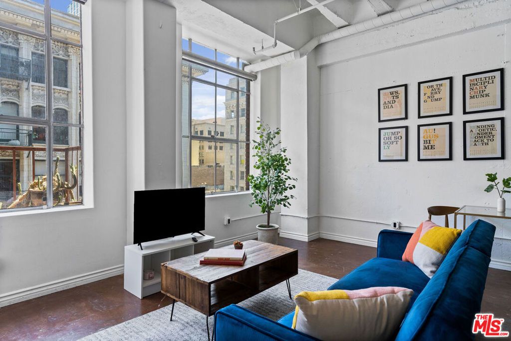 Photo of 312 W 5th Street #719, Los Angeles, CA 90013 (MLS # 26652565)