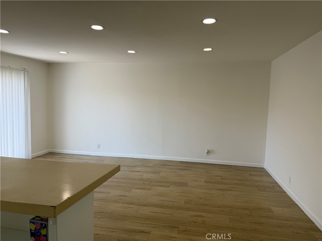 400 N Acacia
