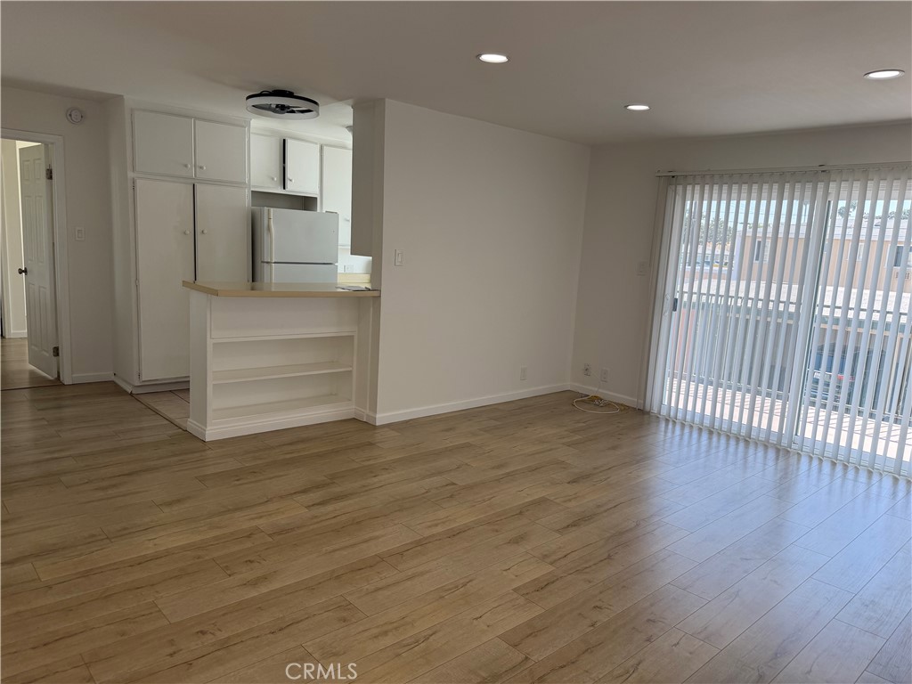 400 N Acacia
