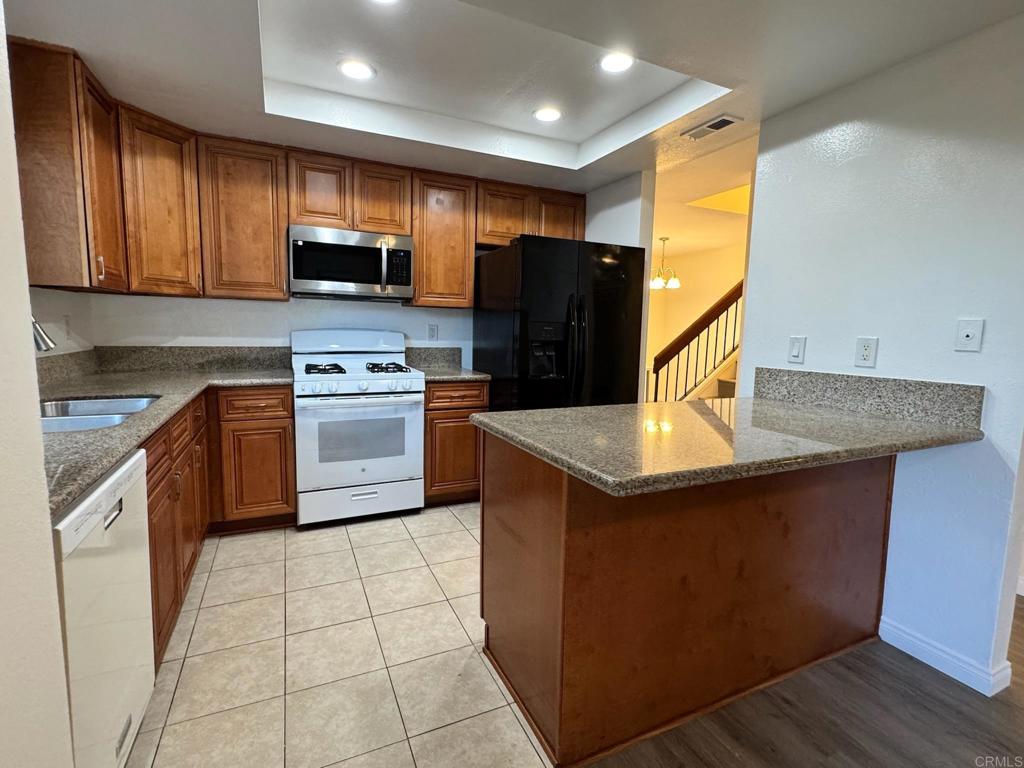 1103 Manzana Way