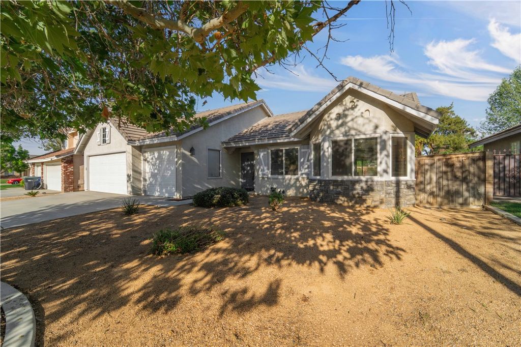 Photo of 40432 Aster Pl, Palmdale, CA 93551 (MLS # SR26066925)