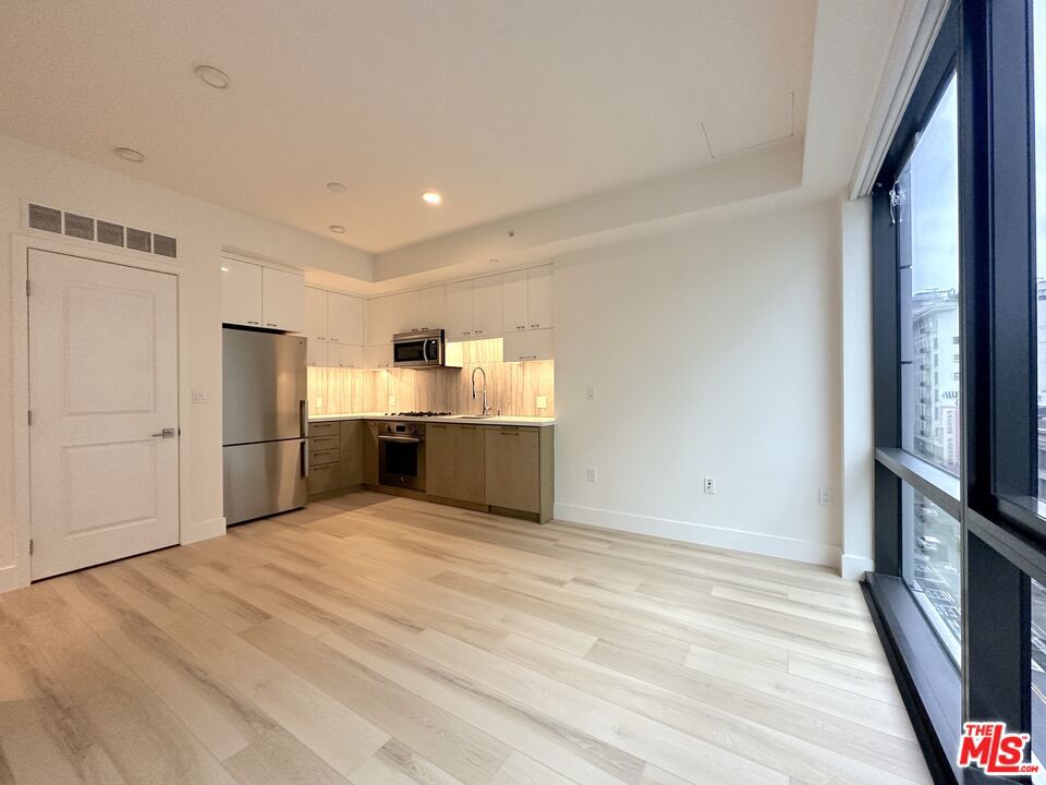 400 S Broadway 606