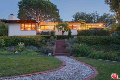 Photo of 2437 Via Sonoma, Palos Verdes Peninsula, CA 90274 (MLS # 26833849)