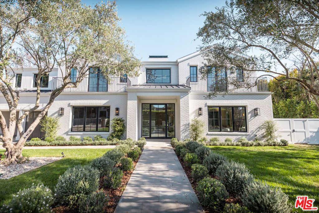 Photo of 1072 Amalfi Drive, Pacific Palisades, CA 90272 (MLS # 25610139)