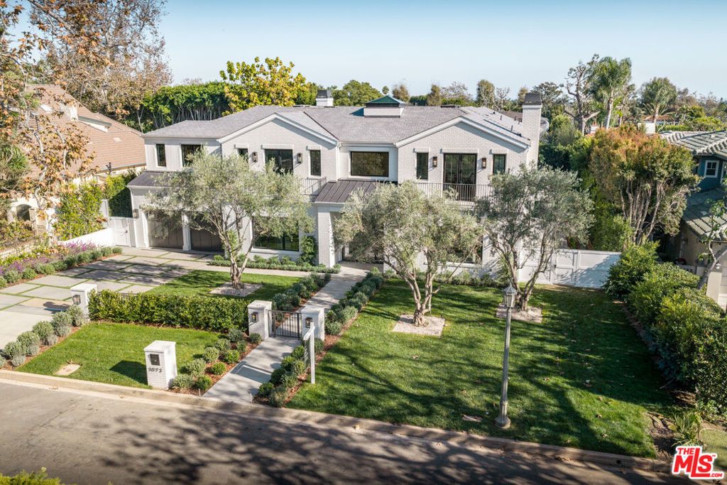 Photo of 1072 Amalfi Drive, Pacific Palisades, CA 90272 (MLS # 25610139)