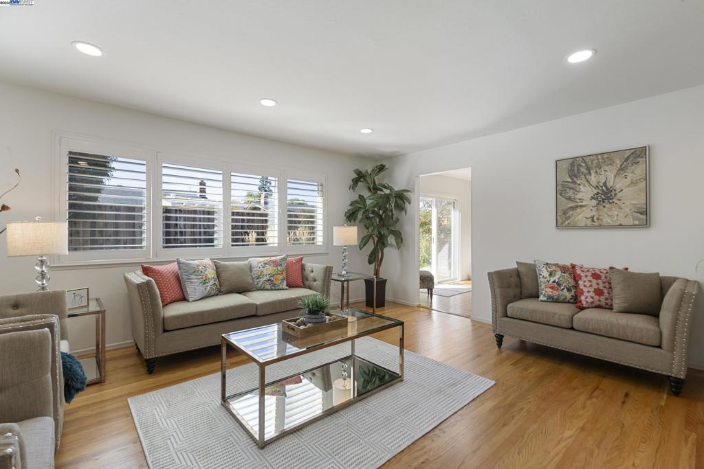 HOLBROOK HEIGHTS - Residential