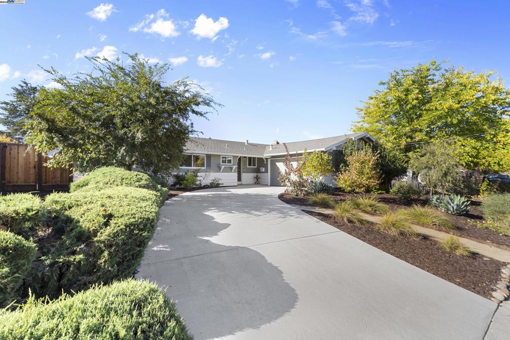 HOLBROOK HEIGHTS - Residential