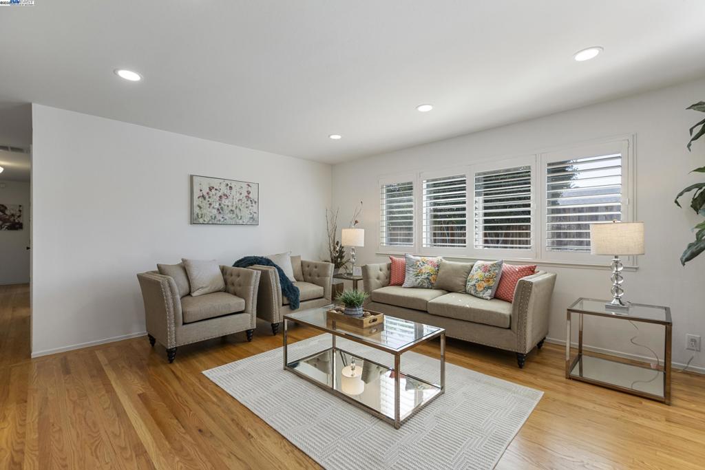 HOLBROOK HEIGHTS - Residential