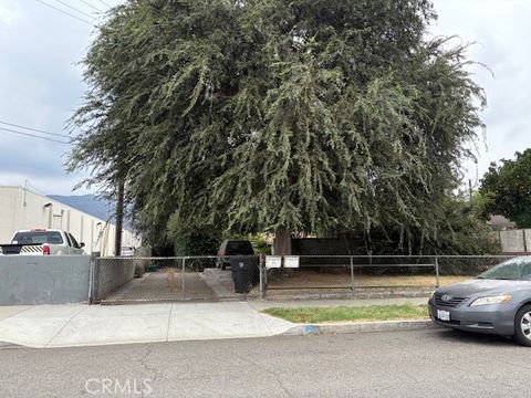 Photo of 452 N Lomita St, Burbank, CA 91506 (MLS # SR25270389)