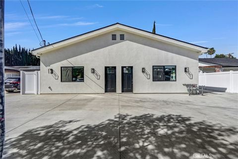 Photo of 6825 Ranchito Avenue, Van Nuys, CA 91405 (MLS # GD25236335) Photo of 6825 Ranchito Avenue, Van Nuys, CA 91405 (MLS # GD25236335)
