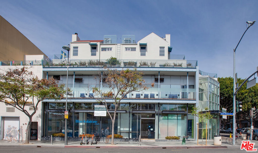 EXCELLENT LOCATION! Discover this chic and contemporary Santa Monica unit situated above Burke Williams Spa. This modern architectural gem offers a 1-bedroom, 1-bathroom layout complete with polished concrete floors and sleek steel and glass elements. Enjoy a newly renovated, state-of-the-art kitchen equipped with new appliances and white quartz countertop. The unit also offers a private patio accessible from the living room. Lease includes membership to Burke Williams Spa! Ideally located close to shops, restaurants, the 3rd Street Promenade, Santa Monica Pier, and the BEACH!