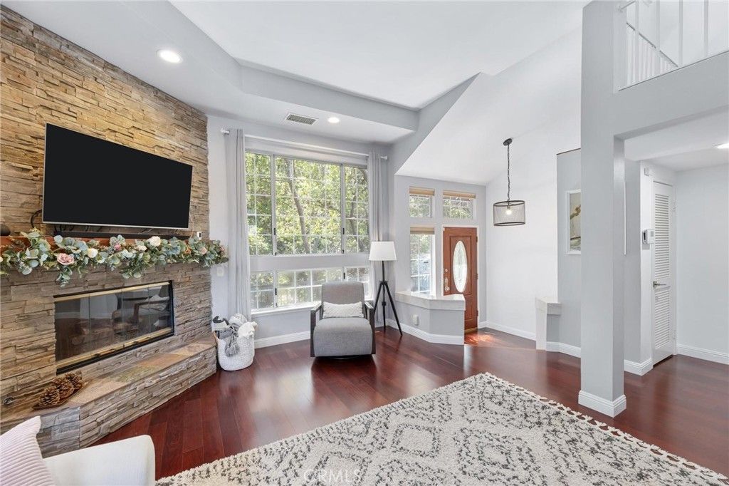 Photo of 23163 Mulholland Drive, Woodland Hills, CA 91364 (MLS # SR25190196)