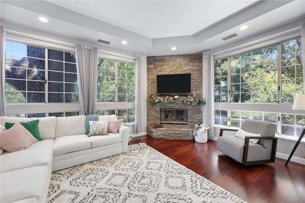 Photo of 23163 Mulholland Drive, Woodland Hills, CA 91364 (MLS # SR25190196)
