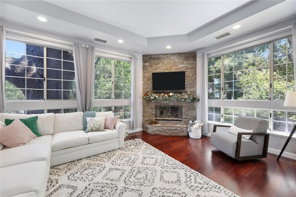 Photo of 23163 Mulholland Drive #6, Woodland Hills, CA 91364 (MLS # SR25190196)