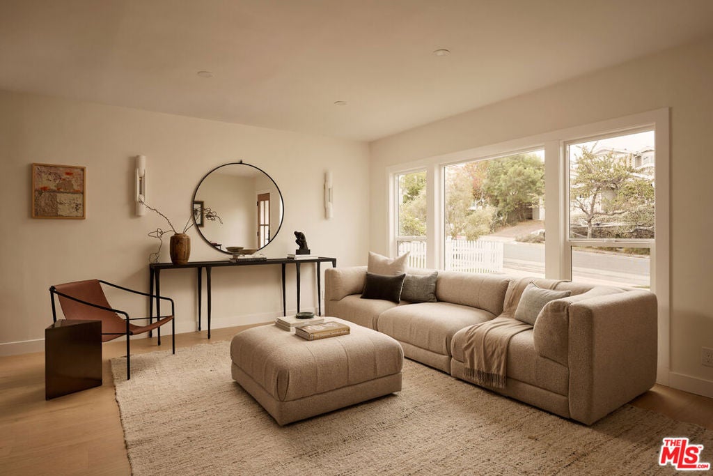 Photo of 2405 33rd Street, Santa Monica, CA 90405 (MLS # 26103332)
