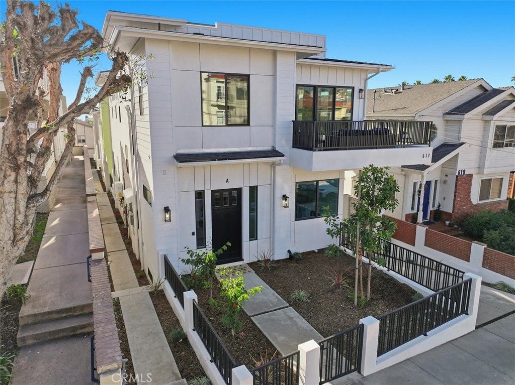 Photo of 617 N Irena Avenue #B, Redondo Beach, CA 90277 (MLS # SB25273019)