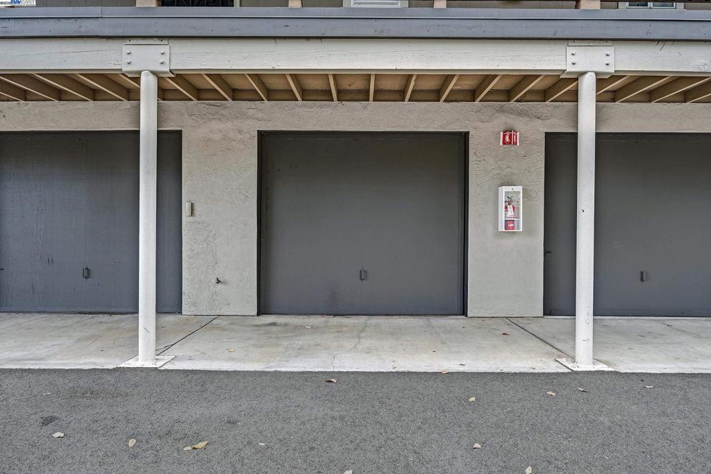 SHADOW CREEK - Residential