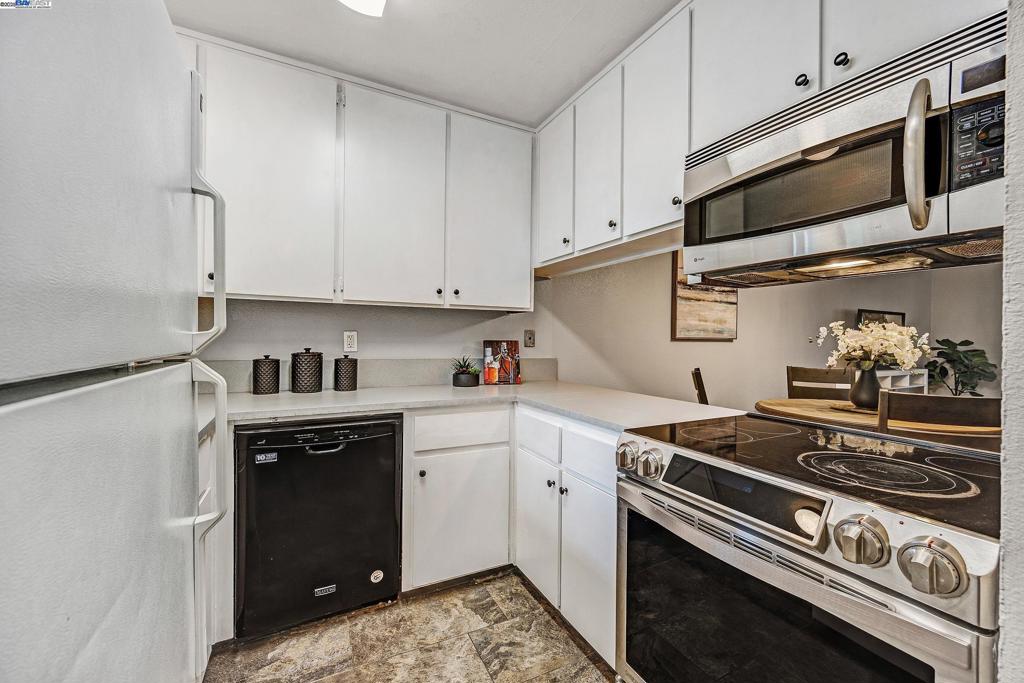 SHADOW CREEK - Residential