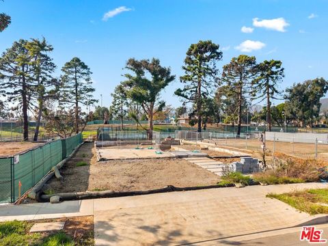 Photo of 725 Alma Real Drive, Pacific Palisades, CA 90272 (MLS # 25612177) Photo of 725 Alma Real Drive, Pacific Palisades, CA 90272 (MLS # 25612177)