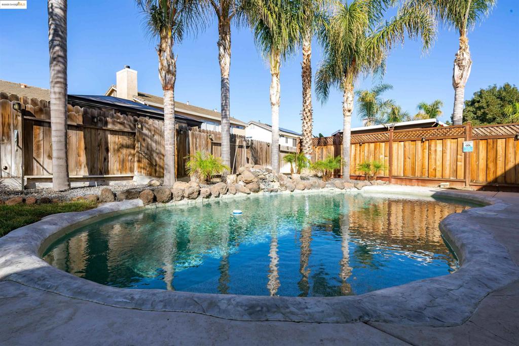 DISCOVERY  BAY - Residential