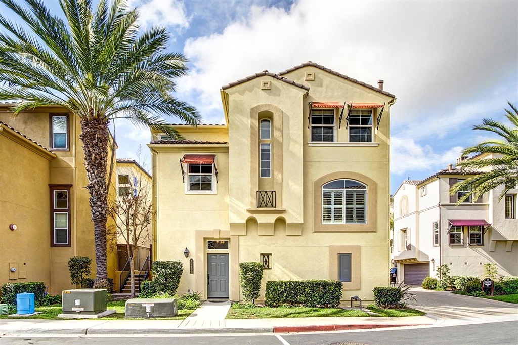 Rarely Available DETACHED home in the "Villas" complex of Escala! Includes a Built-in Electric/hybrid car charger in garage (fully permitted)! Multi-level floor plan with master & junior bedroom suites located on third floor. There is also a BONUS office/den (9x8). Features include: Plantation shutters & upgraded wood blinds, slate stone patio, attached 2-Car Garage with epoxy floors, exterior just painted, granite kitchen counters, dark wood cabinetry, designer paint, LOTS of windows & natural light! Neighborhoods: Mission Valley / Escala Complex Features: ,,,,,,,,,,, Equipment: Fire Sprinklers,Garage Door Opener, Range/Oven Other Fees: 0 Sewer: Sewer Connected Topography: LL