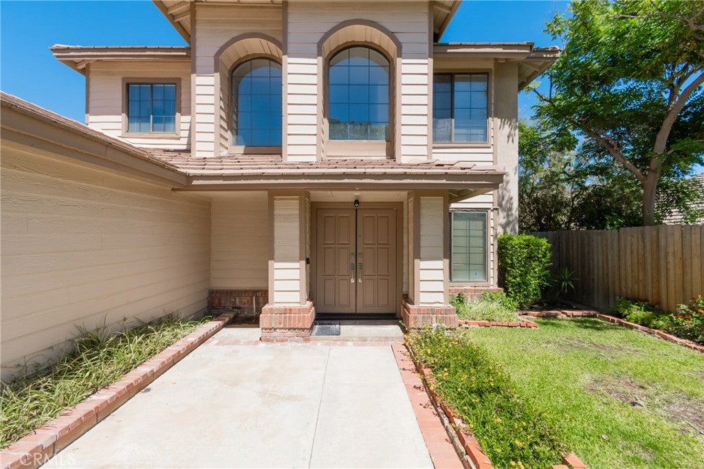 22500 Country Gate