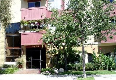 Photo of 2805 E 3rd St #20, Long Beach, CA 90814 (MLS # PW26096001)