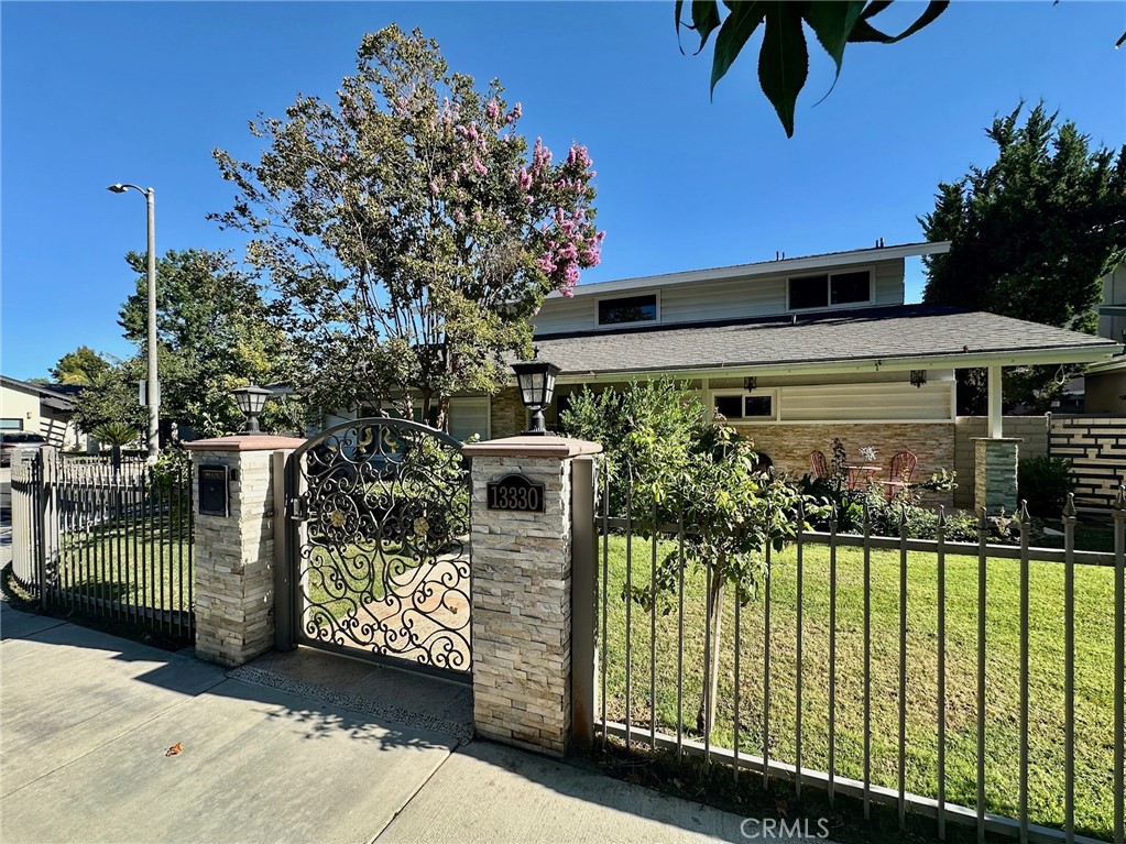 This beautifully remodeled single-family home in Sherman Oaks offers modern luxury in a quiet, tree-lined neighborhood. Completely updated throughout, the residence features a bright, open floor plan with elegant finishes and abundant natural light. With nice curb appeal and a fenced front yard, the home makes a welcoming first impression. The backyard is equally inviting, featuring a beautiful pool and built-in barbecue that create the perfect setting for outdoor living and entertaining. *****
The home boasts four spacious bedrooms, each with its own private bathroom, including one conveniently located downstairs, ideal for guests or multi-generational living. The chef’s kitchen is fully equipped with all stainless steel appliances, sleek quartz countertops, and a matching backsplash. The open layout flows seamlessly into the living and dining areas, while the updated 2-car garage provides convenience, functionality, and extra storage. *****
Located in a desirable Sherman Oaks neighborhood, this property is just moments from Ventura Boulevard’s shops and dining, major freeways, and all that the Valley has to offer. Families will also appreciate the proximity to prestigious schools, making this single-family residence a rare leasing opportunity that combines comfort, style, and convenience in one stunning package.