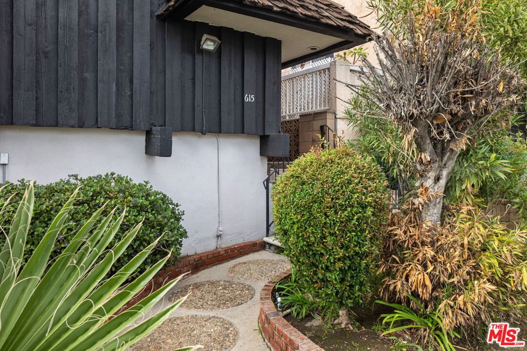 615 E Magnolia Boulevard