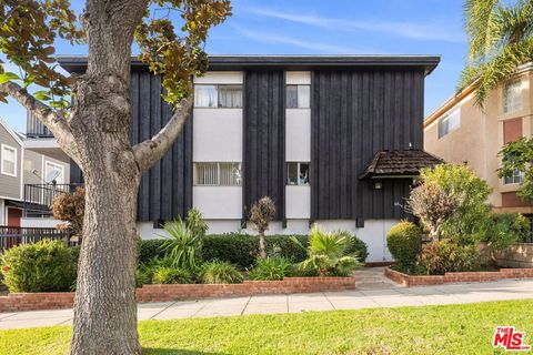 Photo of 615 E Magnolia Boulevard, Burbank, CA 91501 (MLS # 25626665)