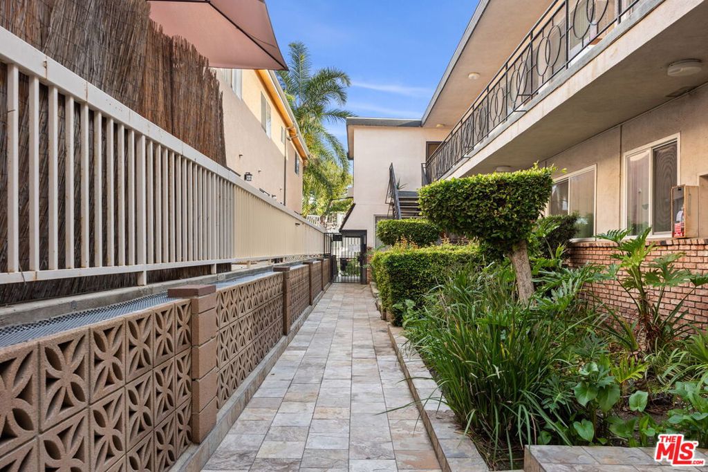 615 E Magnolia Boulevard