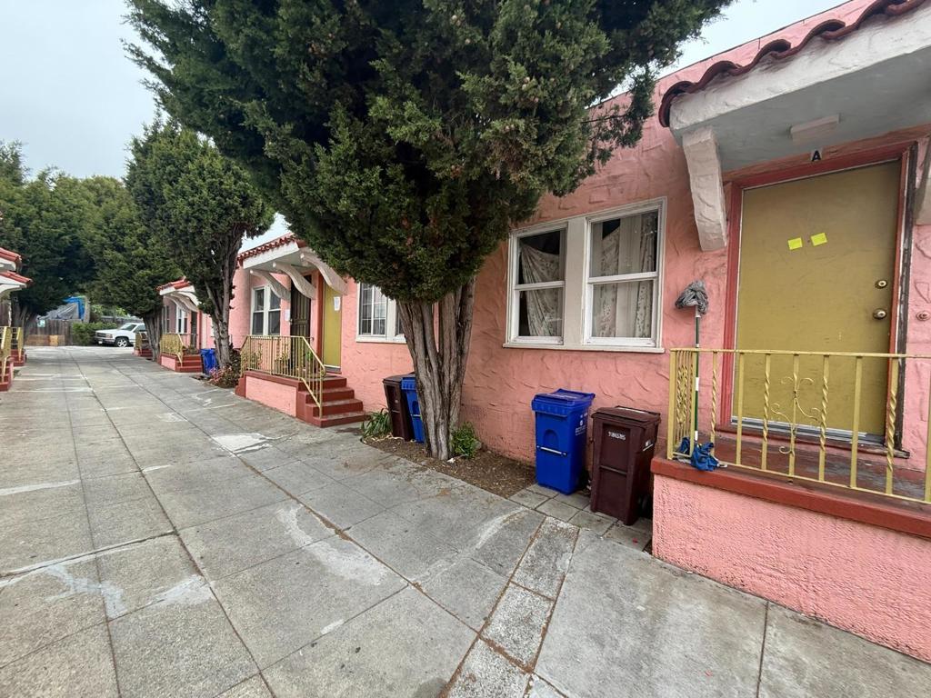 61146120 Foothill Boulevard