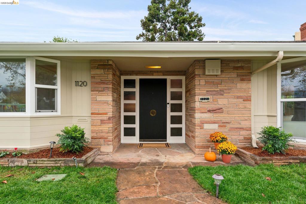 1120 Hubert Rd