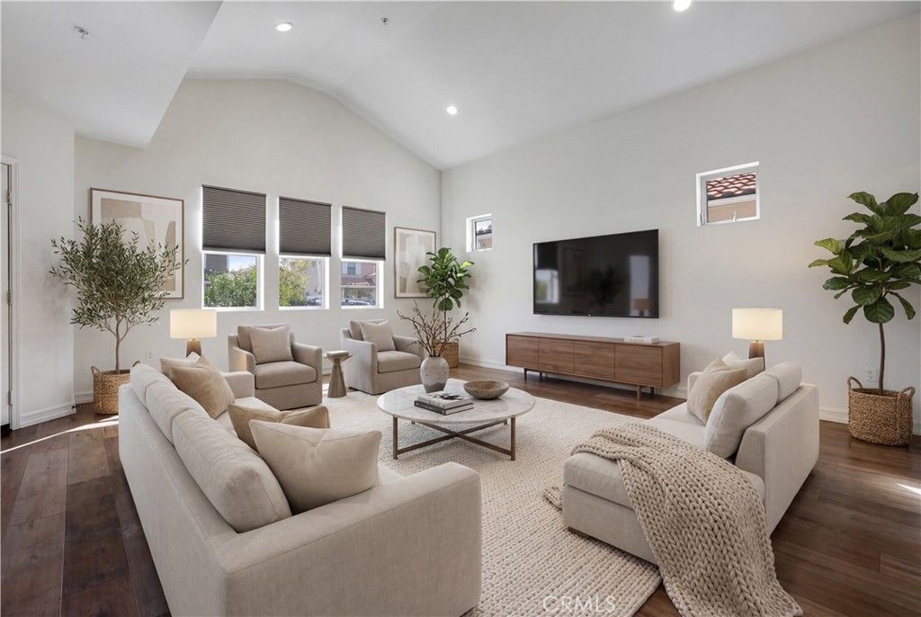 Photo of 4069 Aurora Way, Piru, CA 93040 (MLS # SR26059867)