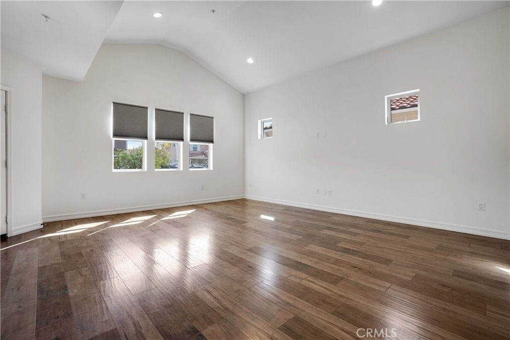 Photo of 4069 Aurora Way, Piru, CA 93040 (MLS # SR26059867)