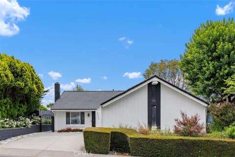 Photo of 25552 Mackenzie Street, Laguna Hills, CA 92653 (MLS # OC26126984)