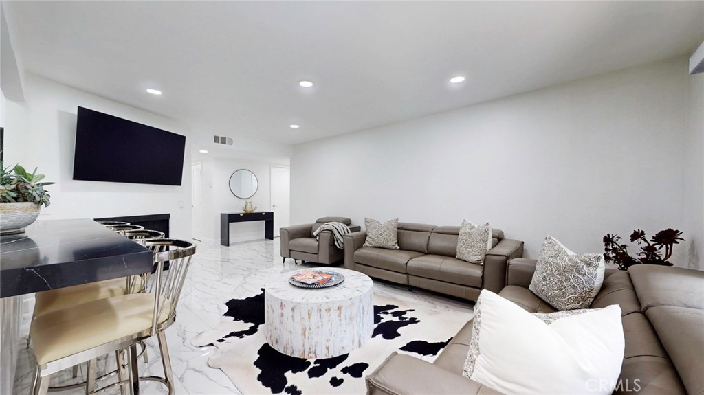 4632 Park Granada 93