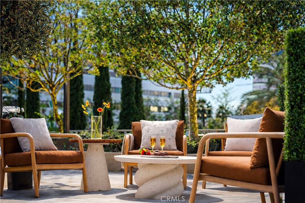 9 MacArthur Place 403