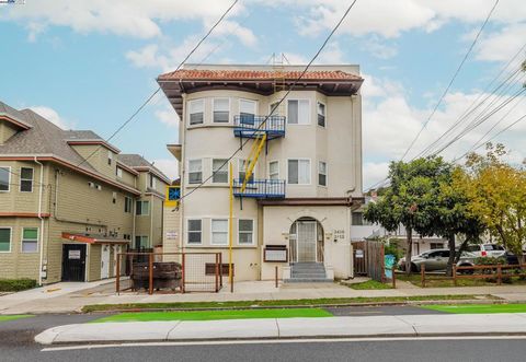 Photo of 2410 Dana St St, Berkeley, CA 94704 (MLS # 41119327)