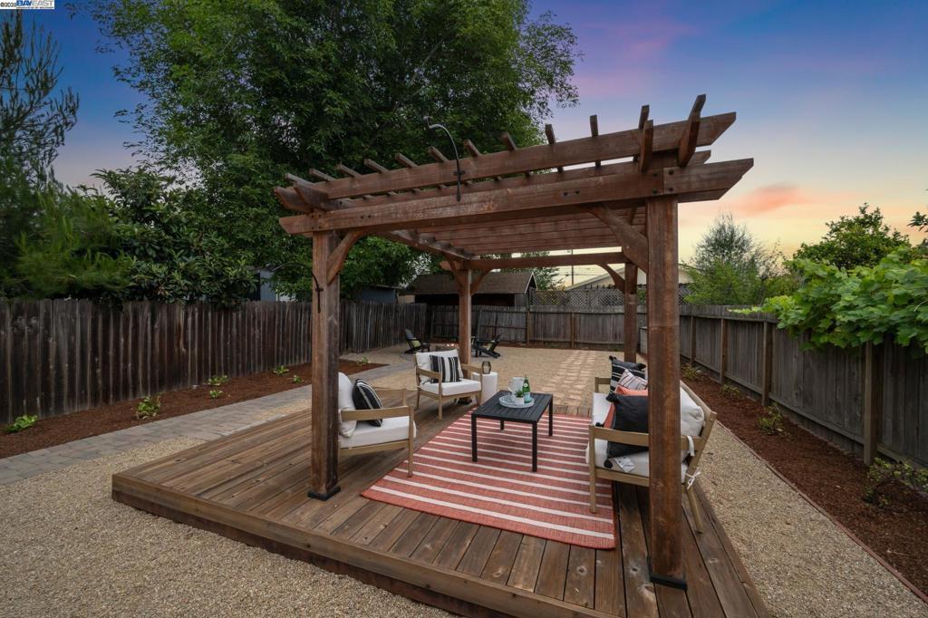 LAUREL DISTRICT - Residential