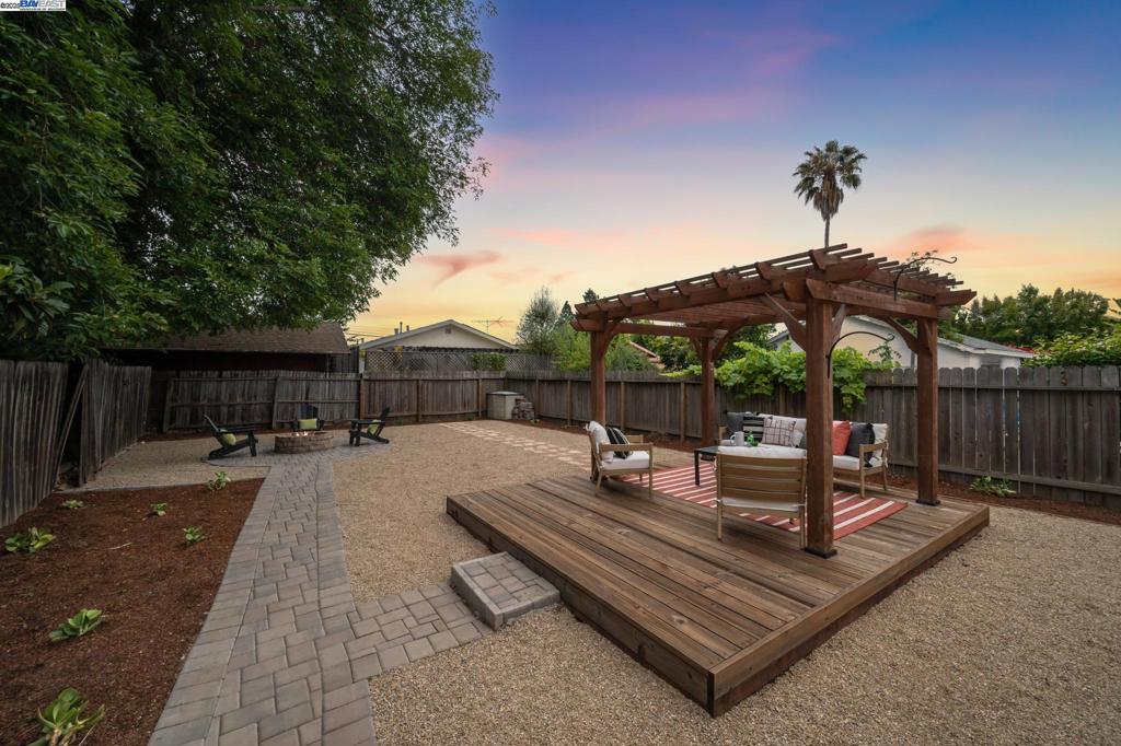 LAUREL DISTRICT - Residential