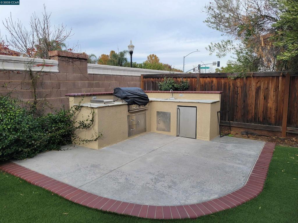 BRENTWOOD - Residential