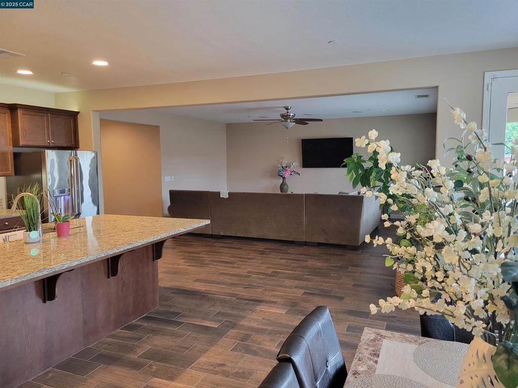 BRENTWOOD - Residential