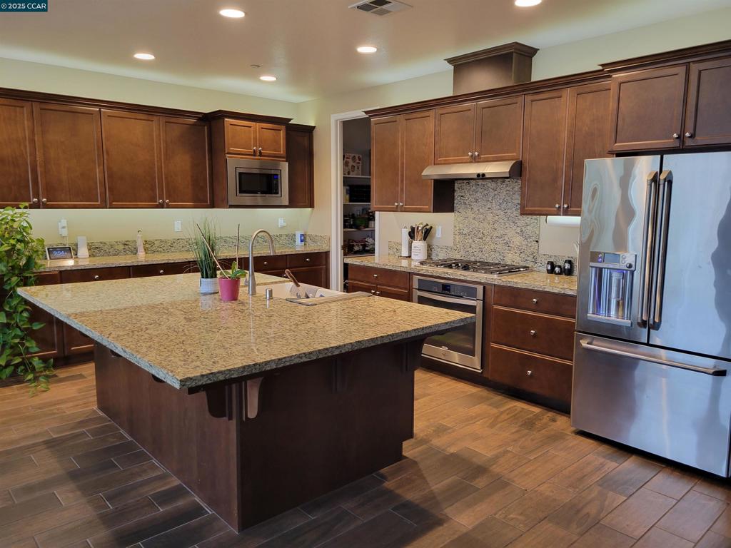 BRENTWOOD - Residential