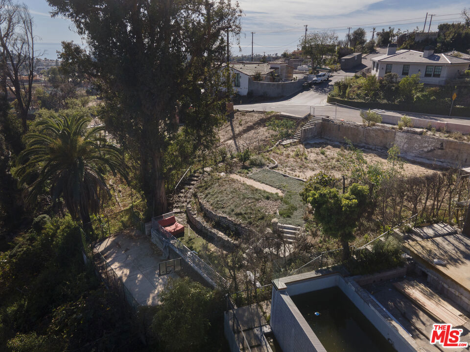 1256 Monument Street