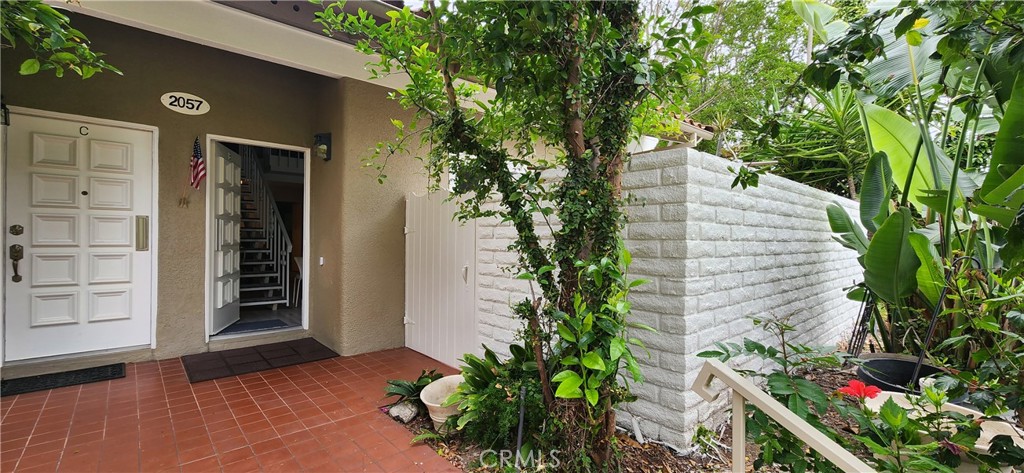 2057 Via Mariposa E B