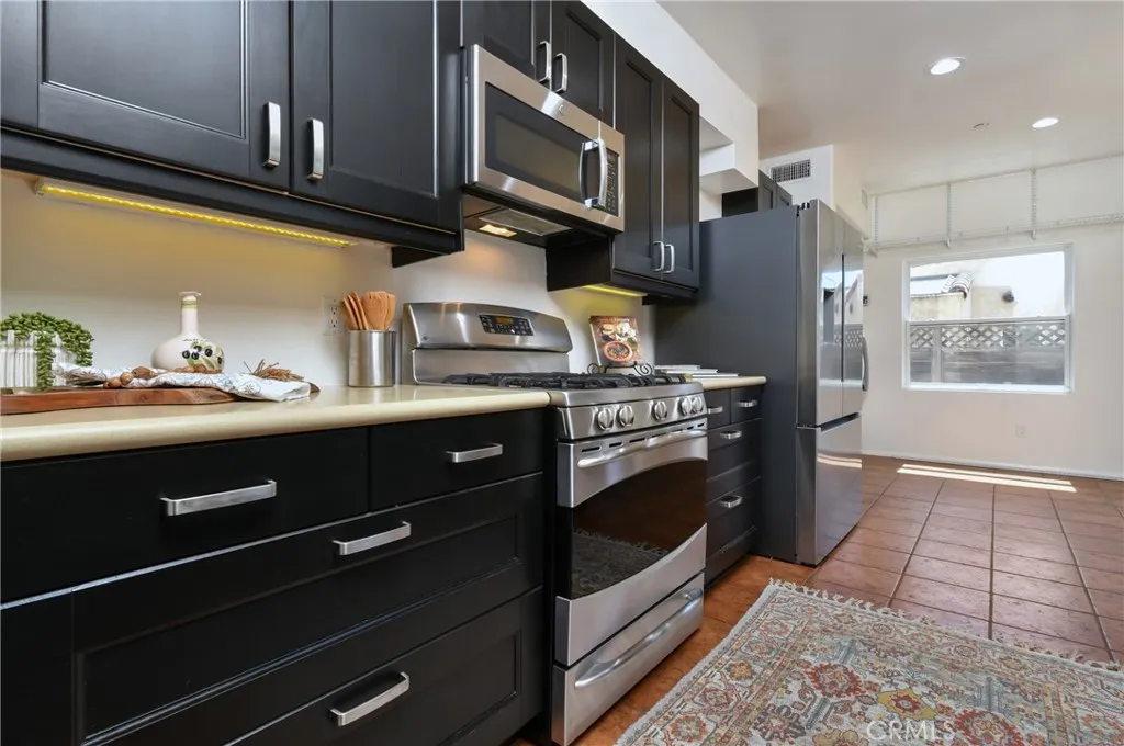 Culver City, California 90232, United States, 4 Bedrooms Bedrooms, ,4 BathroomsBathrooms,Residential,Active,181225